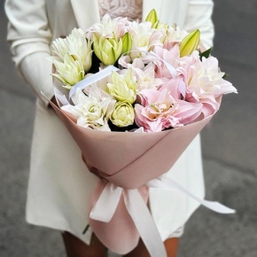 Букет из 7 пионовидных лилий в Павловском Посаде