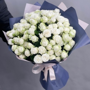 Букет из 25 кустовых пионовидных белых роз (60 см) в Павловском Посаде