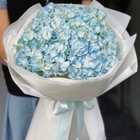Букет из 5 голубых гортензий в Павловском Посаде