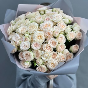 Букет "Кремовый микс" из 25 кустовых роз (50 см) в Павловском Посаде