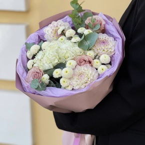 Букет "Динь" из георгин, хризантем сантини, эвкалипта, роз и гортензии в Павловском Посаде