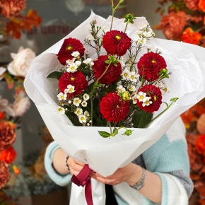 Букет "Марс" из георгин и хамелациума в Павловском Посаде