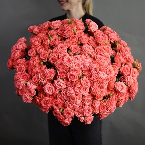 Букет из 39 коралловых кустовых роз (50 см) в Павловском Посаде