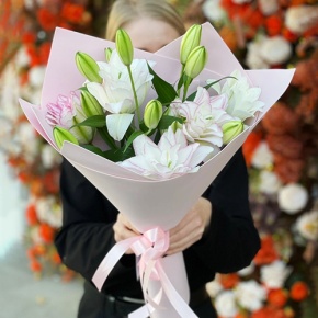 Букет из 3 пионовидных лилий в Павловском Посаде