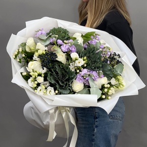 Букет "Ночное рандеву" из брассики, ягод вибирнума, роз, эустом, ароматных маттиол и гиперикума в Павловском Посаде