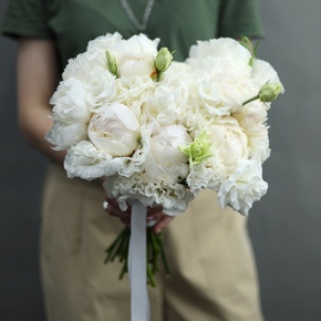 Свадебный букет из пионов и эустом в Павловском Посаде