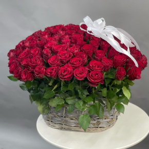 Композиция в корзине из 101 красной розы в Павловском Посаде