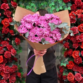 Букет  "Гармония" из 7 хризантем с эвкалиптом в Павловском Посаде