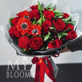Букет "Антарес" из красных роз, анемонов и альстромерий в Павловском Посаде