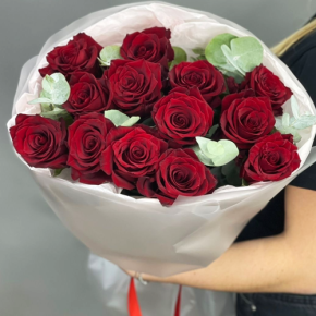 Букет из 13 роз Эквадор Эксплорер (60 см) в Павловском Посаде