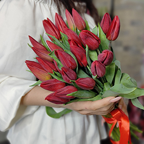 Букет из 25 красных тюльпанов в Павловском Посаде