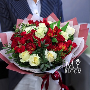 Букет "Делакруа" из роз и альстромерии в Павловском Посаде