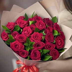 Букет из 25 красных роз и рускуса (50 см) в Павловском Посаде