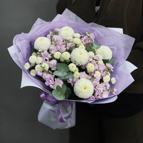 Букет "Ванила" из хризантем сантини, Момоко, эвкалипта и ароматных маттиол в Павловском Посаде