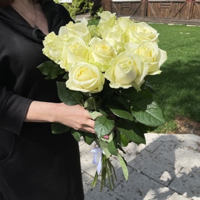 Букет из 11 белых роз (70 см) в Павловском Посаде