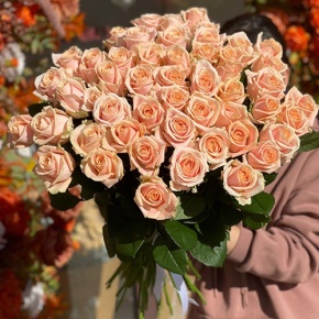 Букет из 51 персиковой розы (60 см) в Павловском Посаде