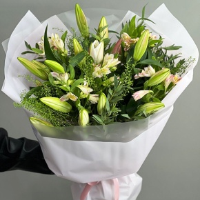 Букет из ароматных лилий и альстромерий в Павловском Посаде
