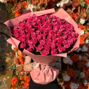 Букет "Необыкновенная" из 101 малиновой розы (60 см) в Павловском Посаде