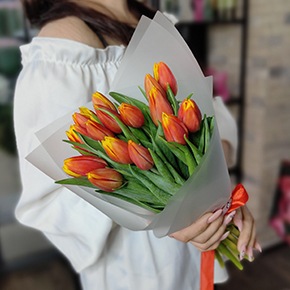 Букет из 15 огненных тюльпанов в Павловском Посаде