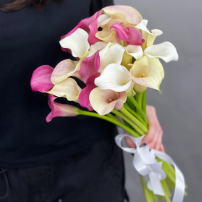 Букет из 21 каллы микс в Павловском Посаде