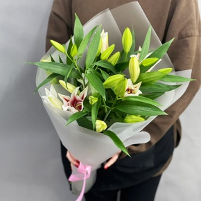 Монобукет из 3 бело-розовых лилий в Павловском Посаде