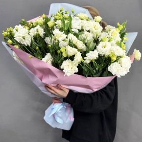 Букет "Изысканность" из 31 белой эустомы в Павловском Посаде