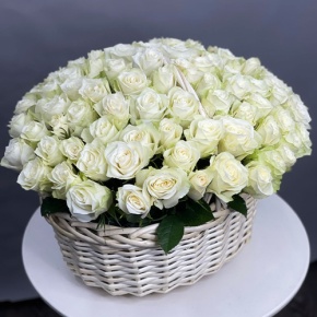 101 белая роза в корзине (40 см) в Павловском Посаде