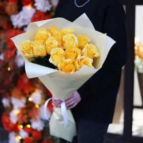 Букет "Еллоу" из 15 ярких роз (70 см) в Павловском Посаде