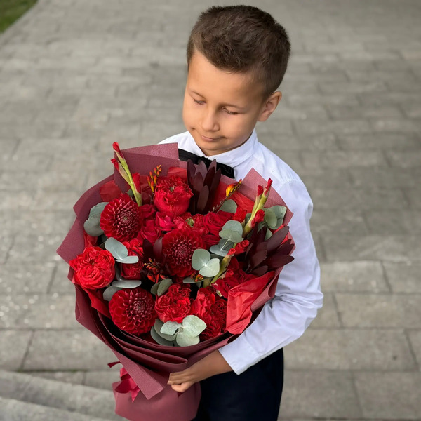 Букет с георгинами, розами и леукадендроном в Павловском Посаде