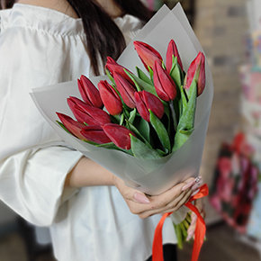 Букет из 15 красных тюльпанов в Павловском Посаде