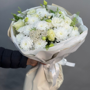 Букет "Меланхолия" из роз и хризантем в Павловском Посаде