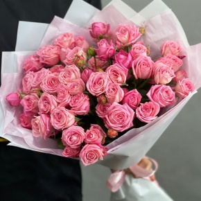 Букет из 11 нежных кустовых роз в Павловском Посаде