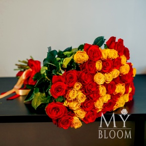 Букет "Виолетта" из 51 розы микс (50 см) в Павловском Посаде