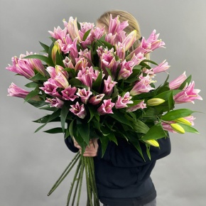 Букет из 17 розовых лилий в Павловском Посаде