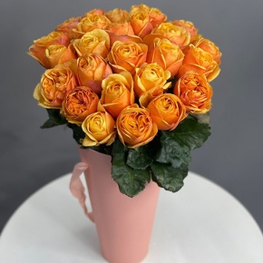 25 пионовидных огненных роз в конусе в Павловском Посаде