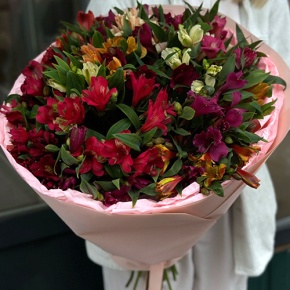 Букет из 19 миксовых альстромерий в Павловском Посаде