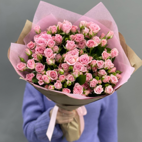 Букет  из 19 кустовых роз (60 см) в Павловском Посаде
