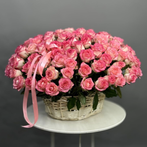 Композиция в корзине из 101 розы Джумилия в Павловском Посаде
