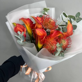 Букет "Империал" из калл, лейко и эвкалипта в Павловском Посаде