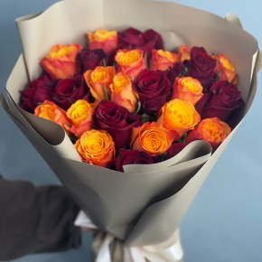 Букет из 25 Кенийских роз микс (40 см) в Павловском Посаде