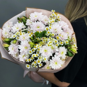 Букет "Сиэтл" из хризантем, альстромерий и ромашек в Павловском Посаде