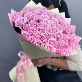Букет из 51 пастельной розы Аваланж (60 см) в Павловском Посаде