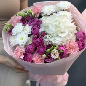 Букет "Вуаль" из хризантемы, кустовых пионовидных роз Мисти Баблз, диантусов, Голландской гортензии и эустом в Павловском Посаде