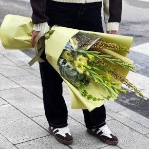 Букет "Нирвана" из гладиолусов, молюцеллы и эремуруса в Павловском Посаде