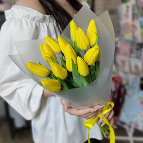 Букет из 15 жёлтых тюльпанов в Павловском Посаде