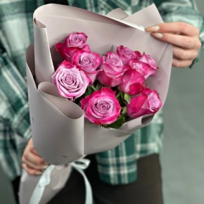 Букет "Сесилия" из 9 фиолетовых роз кения (40 см) в Павловском Посаде