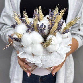 Композиция в шляпной коробке из хлопка, лаванды и пшеницы (Сухоцвет) в Павловском Посаде