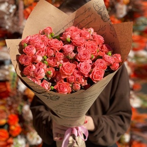 Букет из 15 кустовых коралловых роз (50 см) в Павловском Посаде