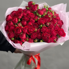 Букет из 17 красных кустовых пионовидных роз (50 см) в Павловском Посаде