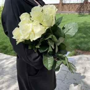 Букет из 9 белых роз (70 см) в Павловском Посаде